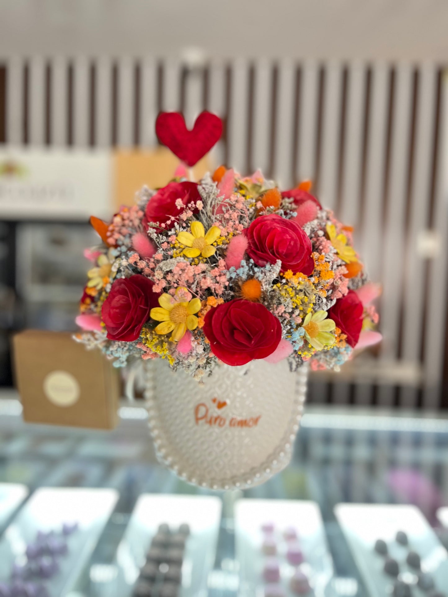 Centro de mesa con flores eternas