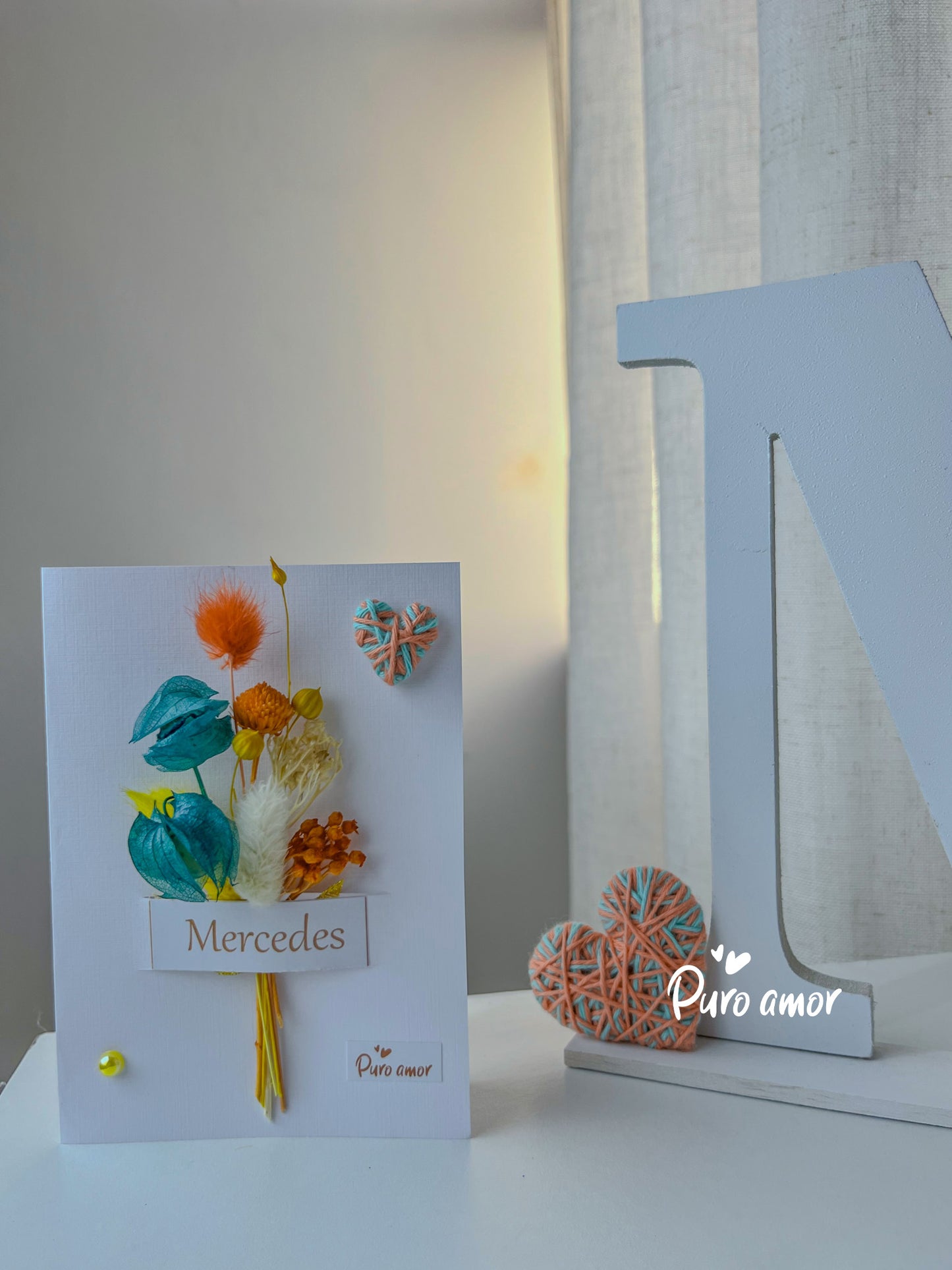 Letra con flores minimalista