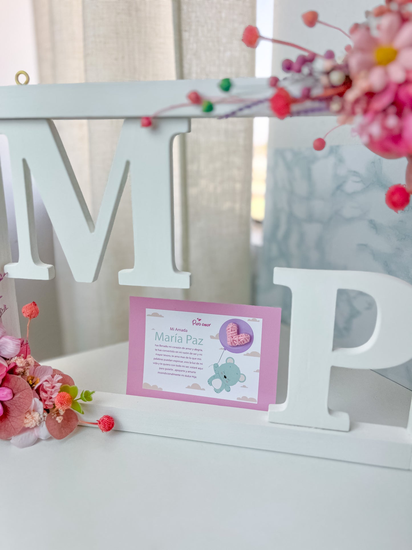 Cuadro minimalista con letras y flores