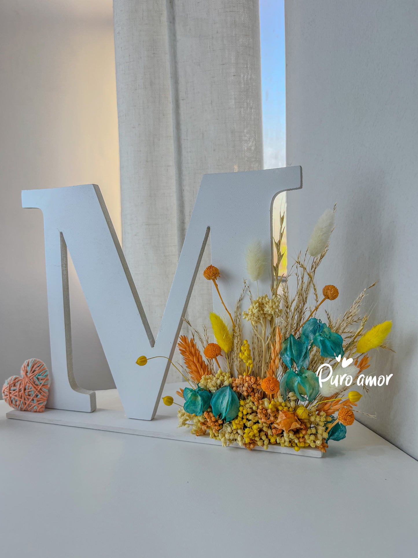 Letra con flores minimalista