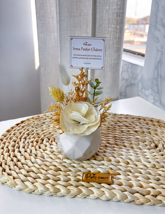 Recuerditos mini en flores naturales eternas personalizable