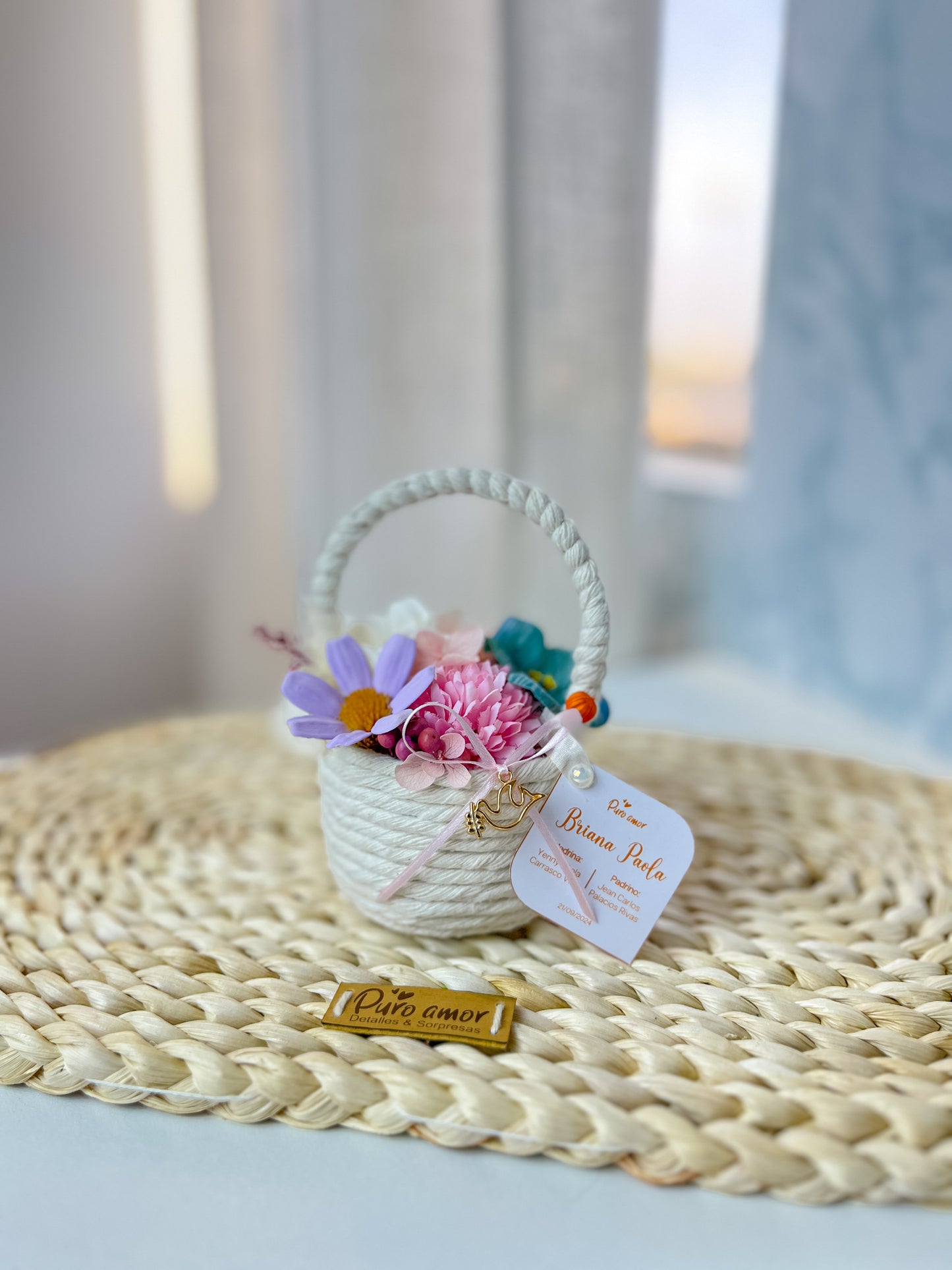 Recuerditos canastitas chic con flores