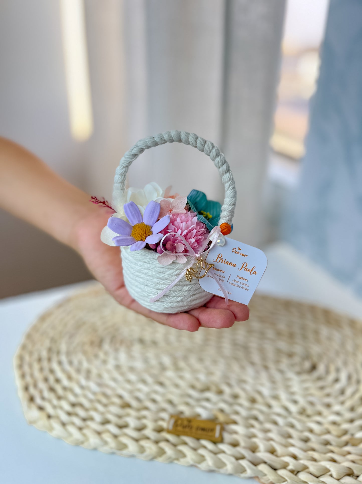 Recuerditos canastitas chic con flores