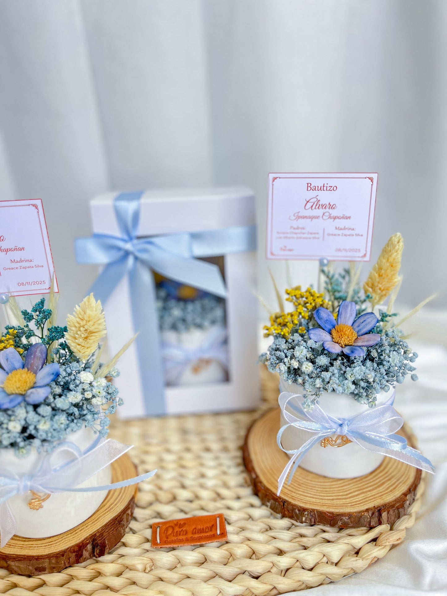 Recuerditos en macetas acompañado de flores secas y preservadas