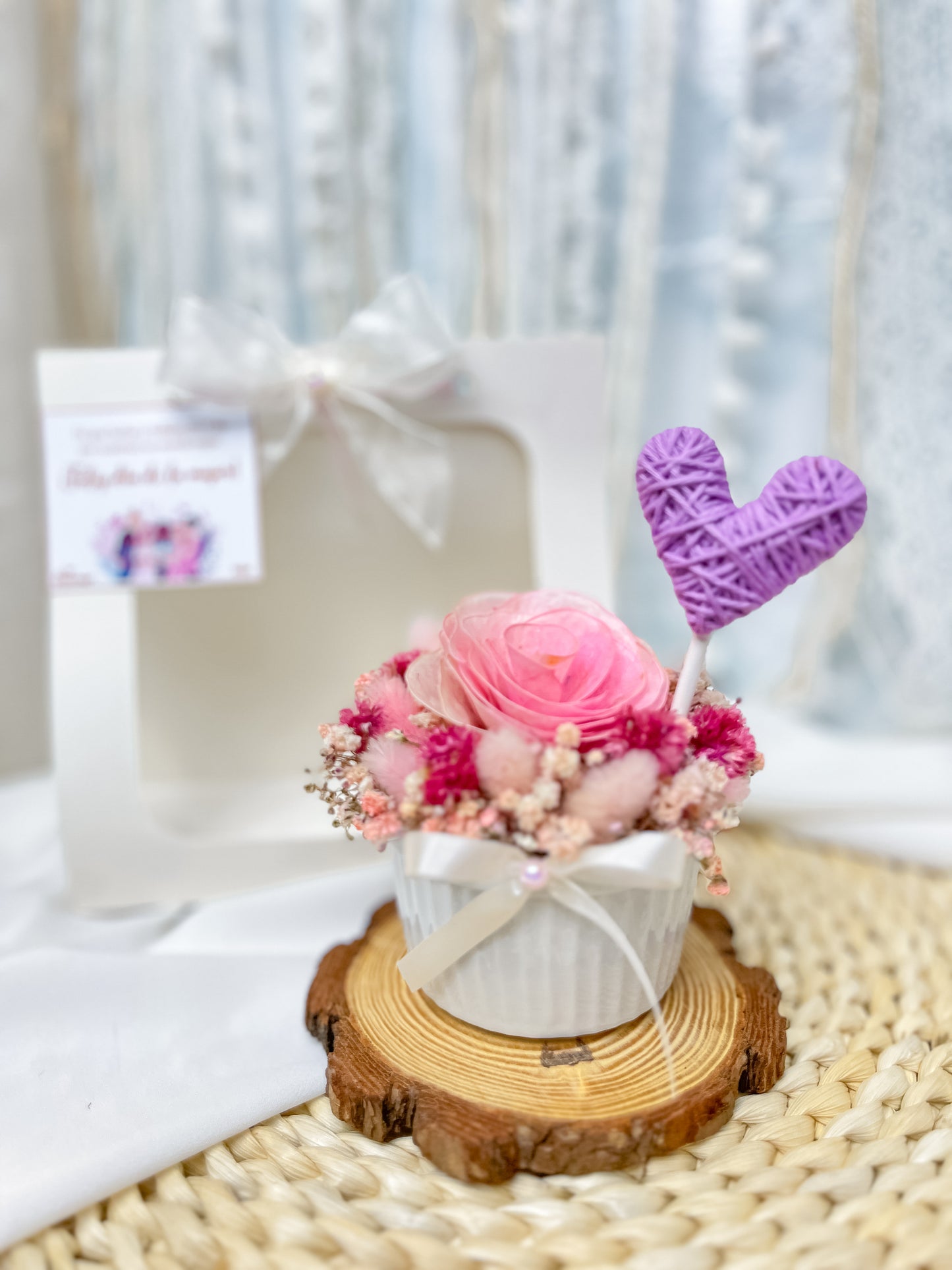 Mini cupcakes con flores preservadas