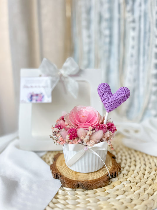 Mini cupcakes con flores preservadas